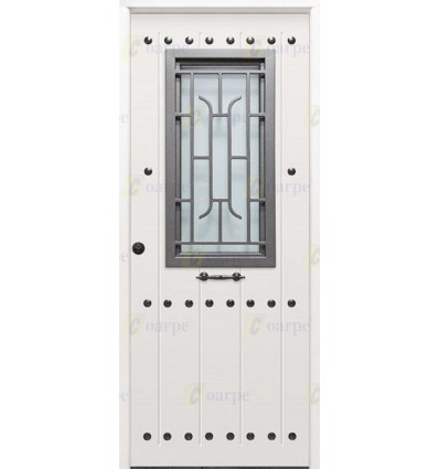 Puerta de entrada rústica con ventana de cristal y reja