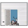 Puerta de Garaje Seccional Acanalado Blanco con Puerta Peatonal