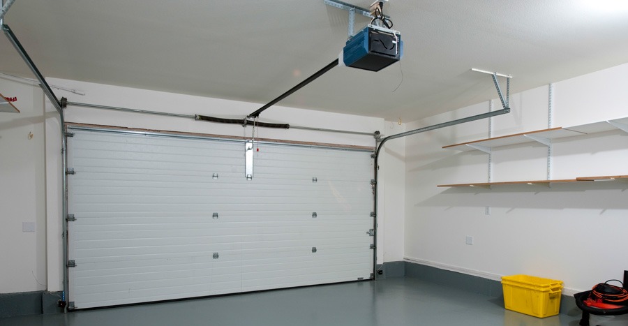 ¿Cómo funciona el motor de tu puerta de garaje automática?